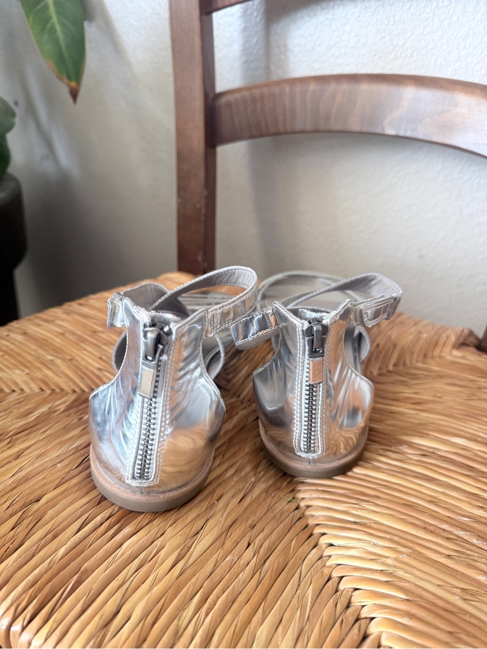 Eileen Fisher Metallic Silver Strappy Sandals size 9.5 women’s - Picture 2 of 5